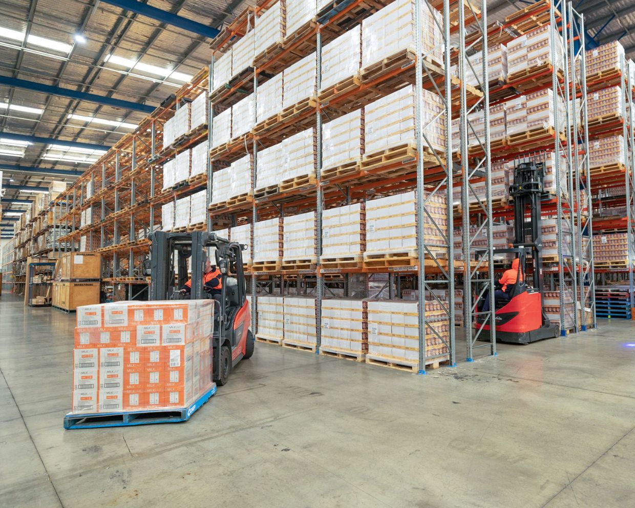Linde MH counterbalance forklift and reach truck