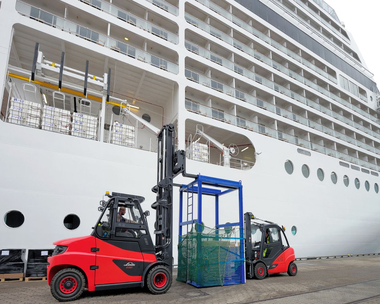 Linde forklift in use