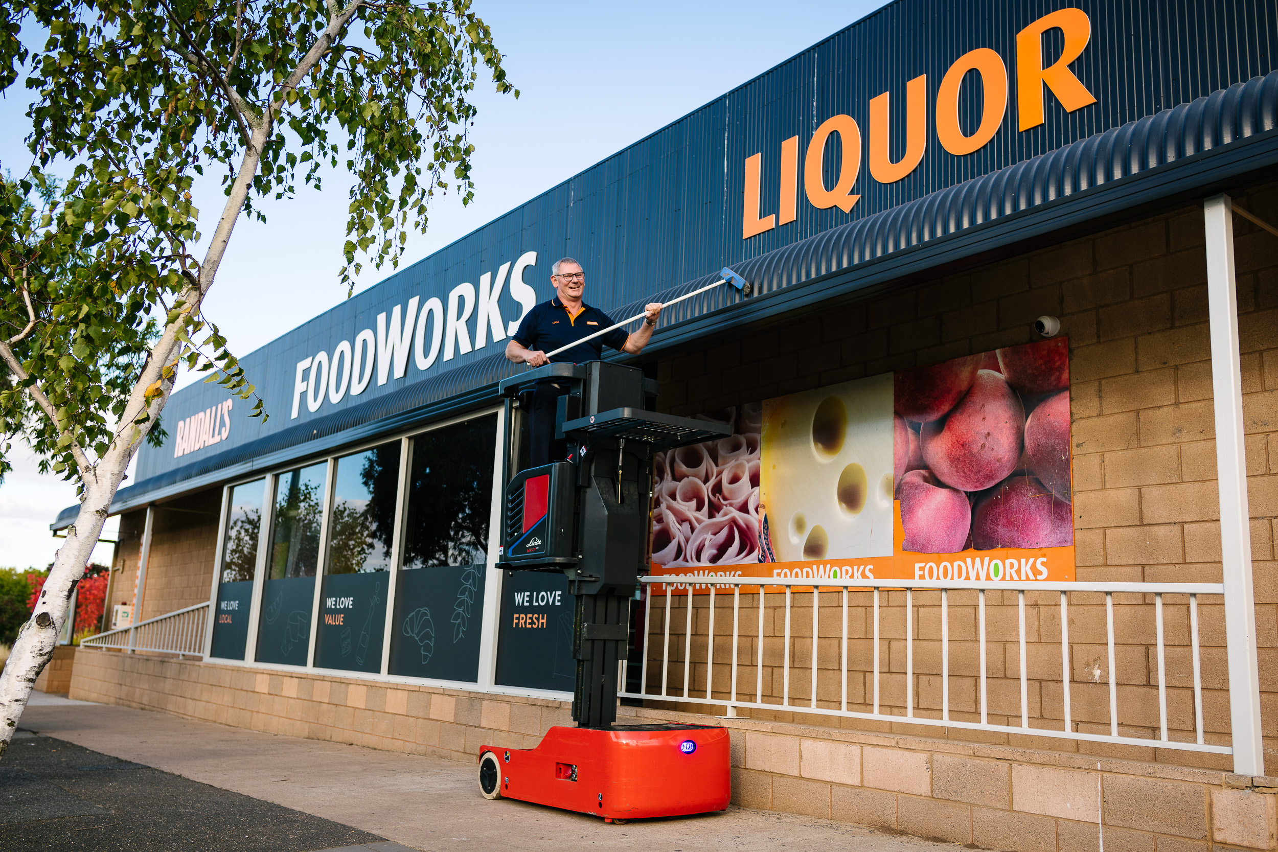 Leigh from Randalls Foodworks with the MV01 outside